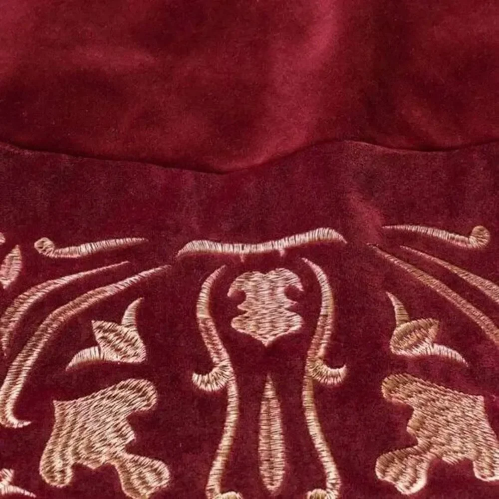 Embroidered Velvet Christmas Tree Skirt 60
